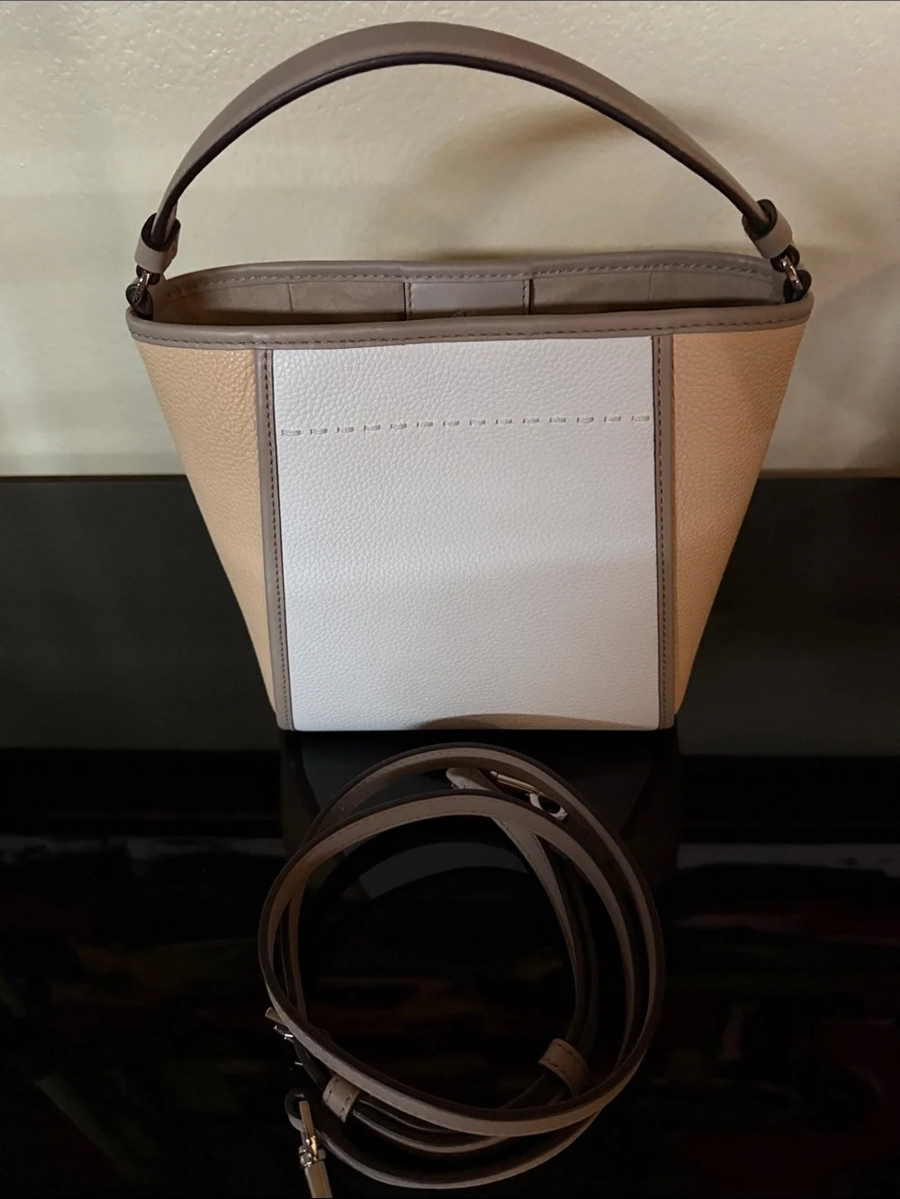 NWOT Tory Burch Small McGraw Top Handel Tan and White Pebbled Leather Crossbody